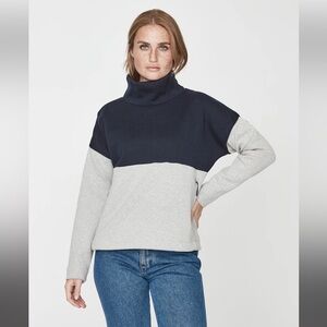 NWOT Holebrook Elin Windproof- Navy/Gray